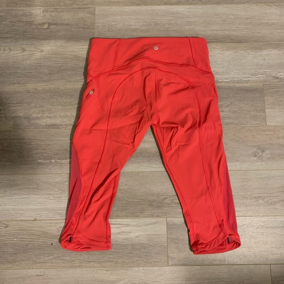 Lululemon Crop size 6 - Picture 1 of 5